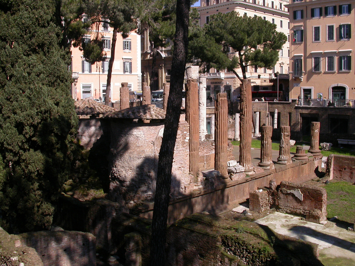 Largo Argentina, portico Theater Pompey